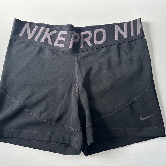 Women's Nike Pro Dri-Fit shorts - Size L - Picture 1 of 4